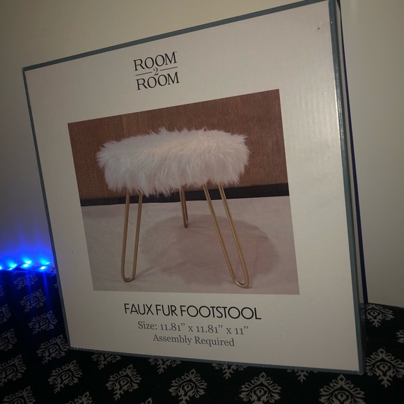 FUR FOOTSTOOL